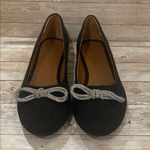 White Mountain Sashimi Black Flats with Silver Bow NWT Size 9